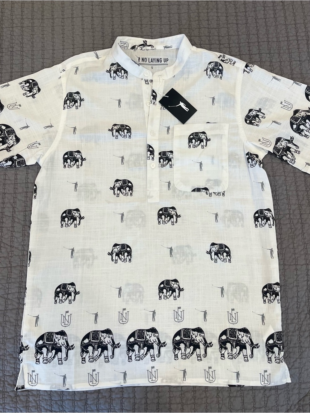 🖤 NO LAYING UP Linen Elephant Print Golf Shirt. Sized Small. Fits like Mediu